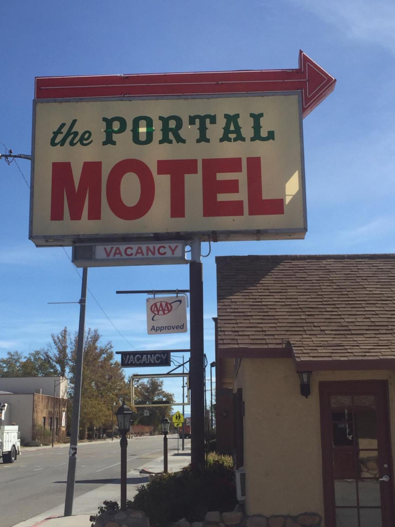 Portal Motel Лон Пайн Екстериор снимка